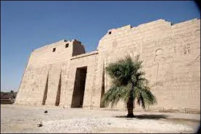 Dans quel pays peut-on admirer le "Temple des millions d'années de Ramsès III" ?