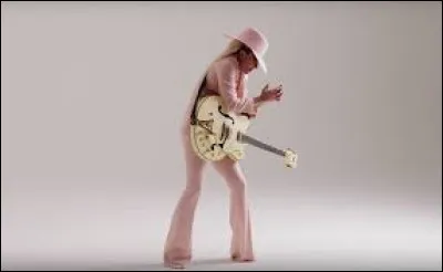 À quelle chanteuse doit-on le tube "Million Reasons" en 2016 ?