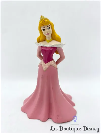 De quelles couleurs les trois marraines de "La Belle au bois dormant" sont-elles ?