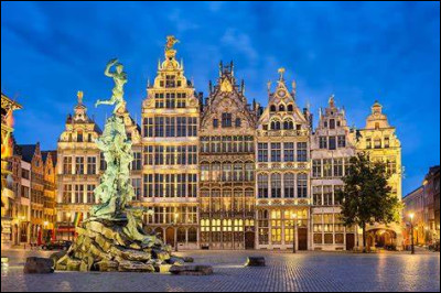 Anvers en Belgique est la capitale mondiale du diamant.