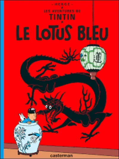 ''Le Lotus bleu'' est un album qui sort en 1936. À quelle période de l'année fleurit le lotus ?