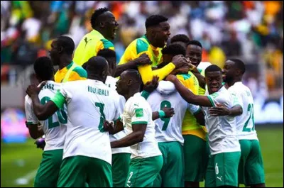 Au classement FIFA, le pays africain le mieux classé est le Sénégal.
