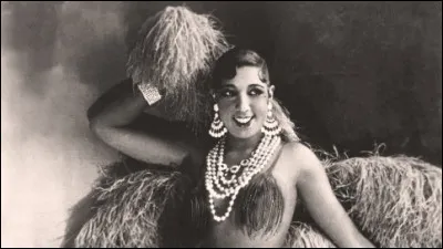 Quel est le nom du spectacle, créé par Joséphine Baker et sa troupe en 1925 ?