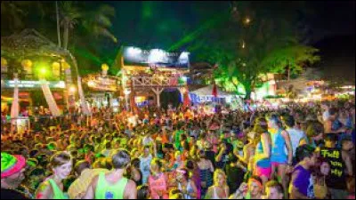 Culture et société : dans quel pays peut-on s'amuser à la Full Moon Party ?