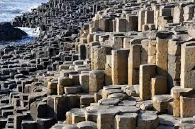 Géographie et monuments : dans quel pays peut-on admirer le site de la Chaussée des Géants ?