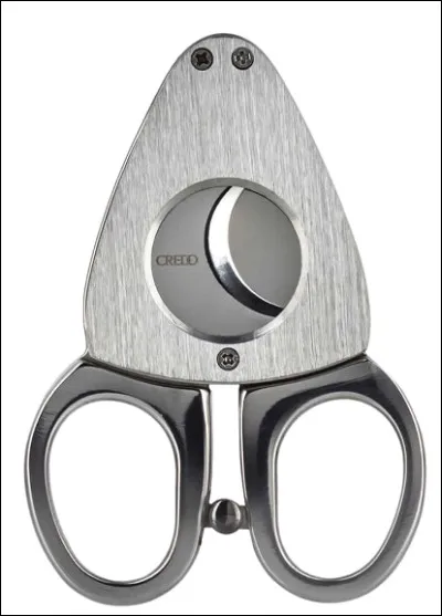 Quel est cet instrument en forme de ciseau qui sert à découper quelque chose de forme cylindrique ?