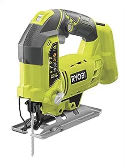 Quel est cet outil à lame dentée qui sert à découper des planches ou des panneaux divers ?