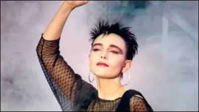 Compétez ces paroles de Jeanne Mas : "En rouge et noir, j'exilerai ma peur/...