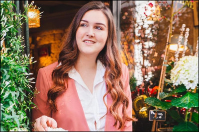 Qui est cette youtubeuse ?