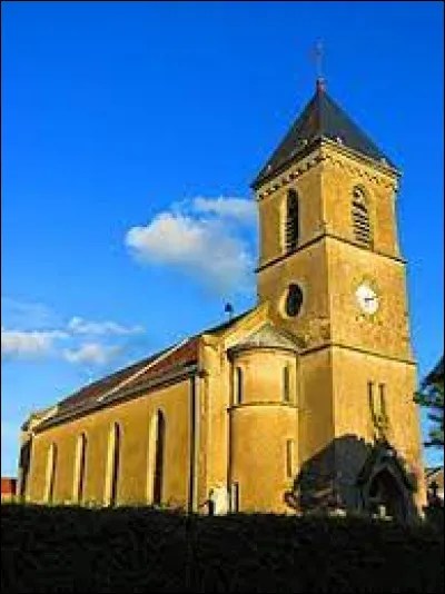Nous sommes maintenant en Lorraine, devant l'église Saint-Pierre-et-Saint-Paul, à Guermange. Village du Pays de Sarrebourg, au bord de l'étang de Lindre, il se situe dans le département ...
