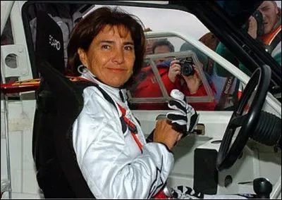 Qui est cette Michèle, pilote française de rallye, surnommée "le beau volcan noir" ?