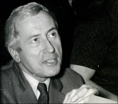 Qui est cet écrivain français, auteur du roman ''Tout dort et je veille'' ?