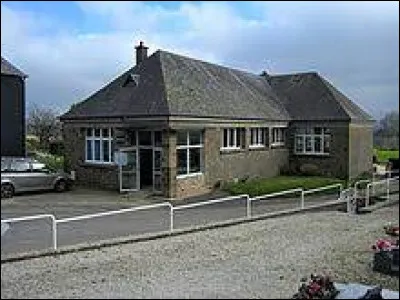 Nous sommes en Normandie, à Notre-Dame-de-Livoye. Commune de l'arrondissement d'Avranches, elle se situe dans le département ...