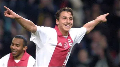 Après avoir joué 3 saisons en Suède, dans quel club Zlatan est-il transféré ?