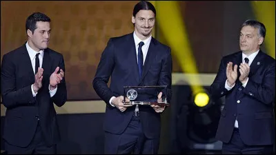 La même année, en 2013, Zlatan remporte le prix Puskás, une récompense donnée à celui qui inscrit le plus beau but de l'année. Quel était ce but ?