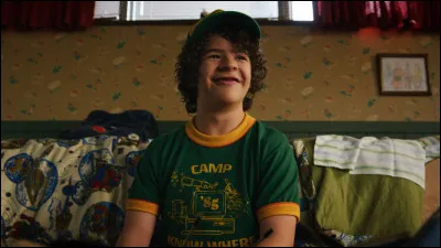 Quel est le surnom de Dustin, donné par Suzie ?