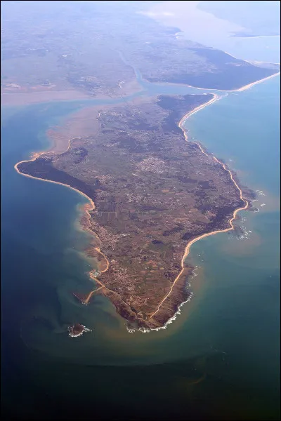 Quelle est cette île en O, située dans le golfe de Gascogne, plus grande île métropolitaine après la Corse ?