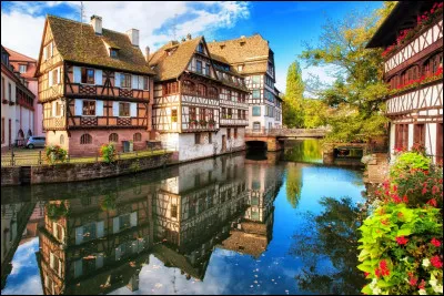 Le département du Bas-Rhin est situé dans le nord de l'Alsace.