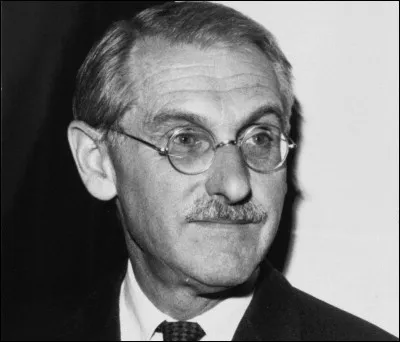 Qui est ce dramaturge, auteur de la pièce de théâtre ''L'Hermine'' ?