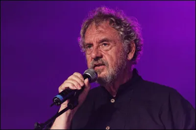 Qui est cet auteur-compositeur et interprète de la chanson ''La Blanche Hermine'' ?