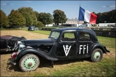 Voiture des policiers et des gangsters, elle a connu bon nombre de conducteurs avant et après la guerre. Quel est ce modèle fabriqué jusqu'en 1957 ?