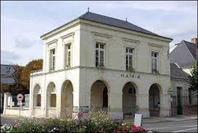 Nous partons maintenant en Touraine angevine, à Benais. Commune de l'arrondissement de Chinon, elle se situe ...