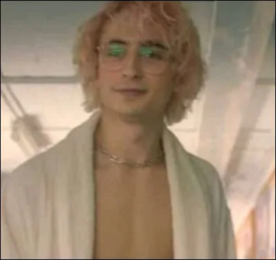 Comment s'appelle le meilleur ami de Raquel ?