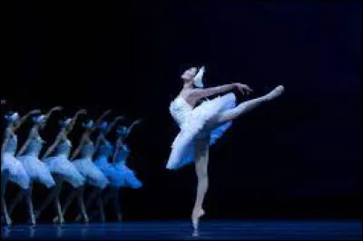 Qui est le compositeur du ballet "Le Lac des cygnes" ?