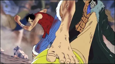 Dans l'arc Alabasta, combien de fois Luffy perd-il face à Crocodile ?