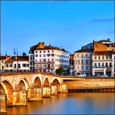 Quelle ville est la pr&eacute;fecture du d&eacute;partement de Sa&ocirc;ne-et-Loire ?