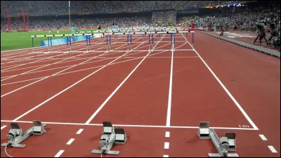 Stéphanie enchaîne les tours de piste et finit première. Elle pratique...
