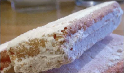 Rose, c'est la couleur du c&eacute;l&egrave;bre biscuit de Reims fabriqu&eacute; depuis 1691.