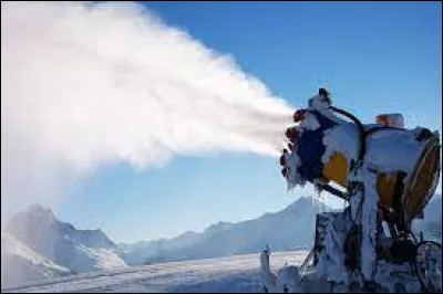 Quel autre nom donne-t-on à la neige artificielle ?