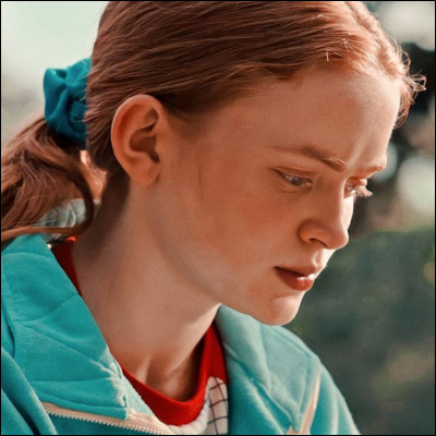 Alors que Max est au cimetière pour aller sur la tombe de Billy, que se passe-t-il ?