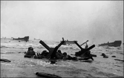 Arts : Quel photographe a pris cette célèbre photo du débarquement ?