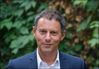 Médias et Divertissements : De quelle chaîne de télévision le journaliste Marc-Olivier Fogiel est-il le patron ?