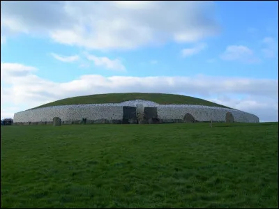 Géographie et Monuments : Dans quel pays se trouve le site du Newgrange ?