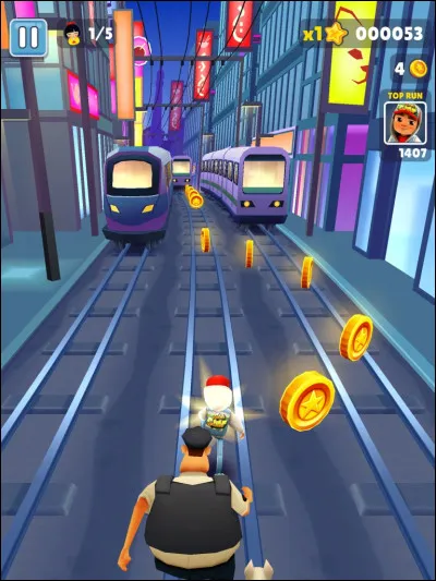 Le but principal du jeu est que Jake (en général) doit courir pour échapper à un policier. Quand le personnage se prend une barrière, un lampadaire... Le policier se rapproche de lui. Soit le policier se rapproche du personnage en se tenant les habits, soit il se rapproche en essayant d'attraper Jake. Quand il essaye d'attraper Jake, quelle main le policier tend-il vers celui-ci ?