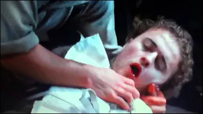 Quand les passagers tentent de rejoindre les canots de sauvetage, quel ami de Jack se fait tuer par accident ?