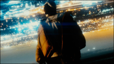 Complète. 
"Je connais des gars qui peuvent briser ta carrière
Belek quand tu me parles fais pas des manières, manières
Entre nous j'ai mis des barrières (...)"