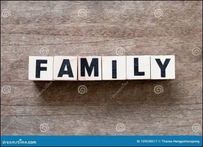 Les parents d'Hana ont trois enfants. Deux d'entre eux s'appellent Tom et Leila. Comment s'appelle le troisième enfant ?