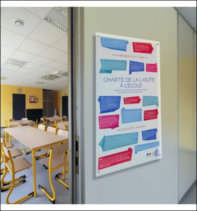 Pour finir, nous savons tous que l'école est ______, ce qui signifie que l'enseignement public ne doit faire aucune différence entre les élèves.