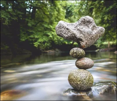 Quel nom donne-t-on en anglais à l'équilibre de pierres ?