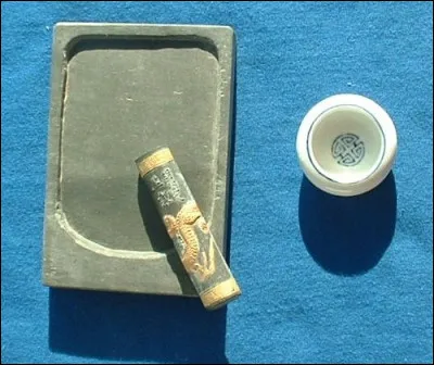 Quel est le nom de cet outil d'Extrême-Orient utilisé en écriture, calligraphie et peinture ?