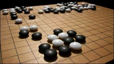 Les sortes de jetons noirs et blancs du jeu de go sont appelés ''pierres''. De quel pays ''le jeu de go'' est-il originaire ?