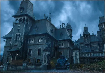 Quelle créature sanguinaire rôdant dans les bois tue tous ceux qui s'en approchent et terrorise l'Académie ?