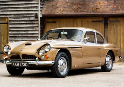 Ne vous fiez pas à l'esthétique quelque peu ingrate de ce modèle. Ces performances lui permettaient de tenir tête à des voitures aussi renommées que la Type E ou la DB5. Quelle est cette voiture anglaise au coeur américain ?
