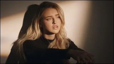 Parmi ces choix, quelle chanson Alicia Moffet n'a-t-elle jamais interprétée durant son parcours à "La Voix 2015" ?