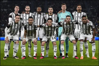 Comment se nomme le célèbre club de foot de Turin ?