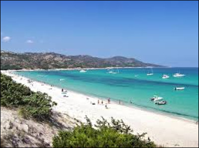 Quelle plage située à Ramatuelle dans le golfe de Saint-Tropez est une des plus connue ?